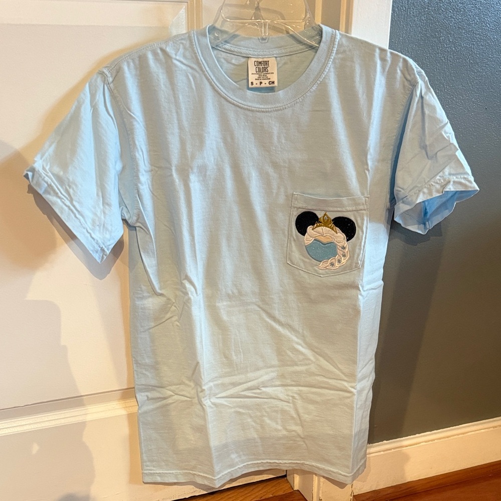 Disney Frozen Elsa Embroidered Pocket T-shirt, Sz S